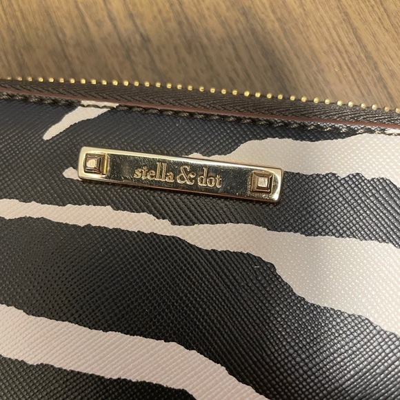 Stella & Dot zebra wristlet - Picture 2 of 5